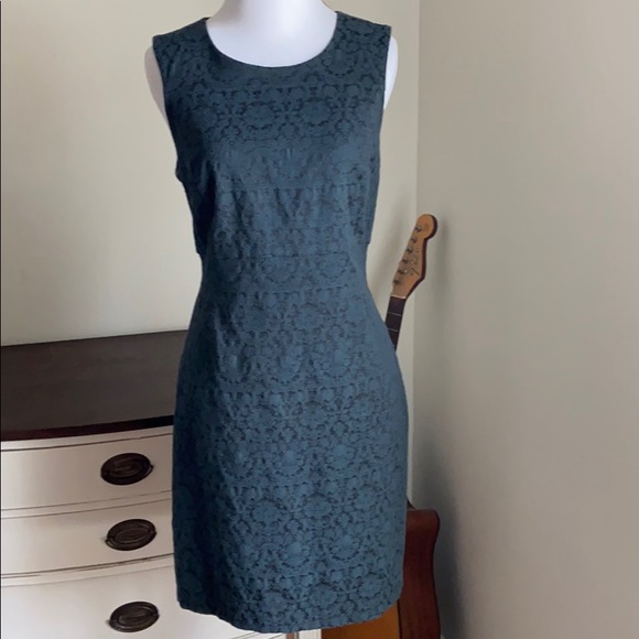 Bailey 44 Dresses & Skirts - Bailey 44 green shift dress back button full liner